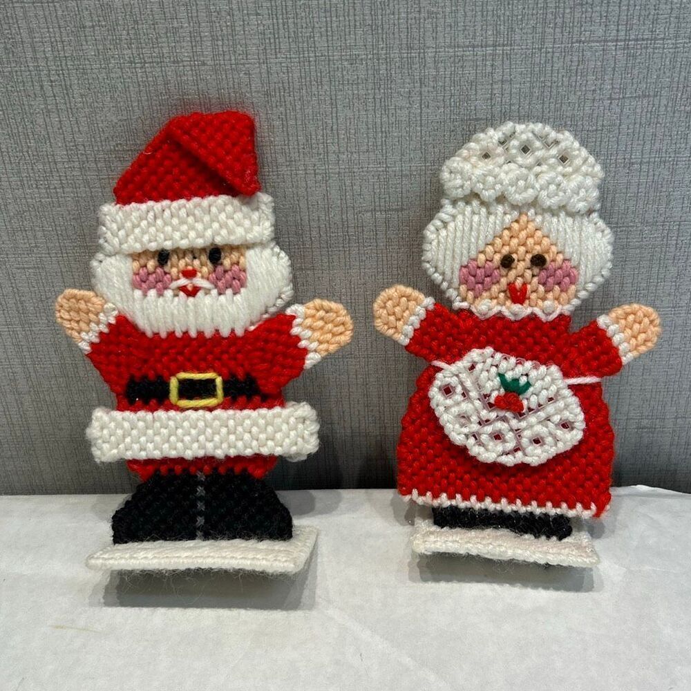 Vtg Handmade Needlepoint Style Santa & Mrs. Clause Christmas Decor Set Pair
